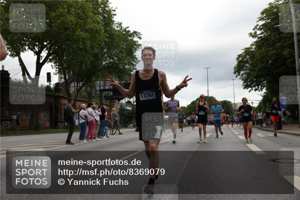 29.06.2025 - hella hamburg halbmarathon Yannick Fuchs http://msf.ph/oto/8369079 29.06.2025 10:53:30 20KM 2348, 2780, 3114, 3279, 3425, 4238, 4796, 4986, 5885, 6087, 6220, 6438, 7031, 7287, 8030, 8326, 8481, 8807, 9985, 10488, 10587, 10896, 11018, 11114, 11757, 11935, 11938, 12206, 12261, 12564, 12736, 12779, 12862, 13583, 13706, 13761, 14567, 14732, 14902, 14928, 14965, 15232, 15284, 15785, 15914, 16227, 16530, 16754, 16910, 16915, 16980, 17176, 17304, 17503, 17630, 18467, 18485, 18716, 18855, 19015, 19160 meine-sportfotos.de