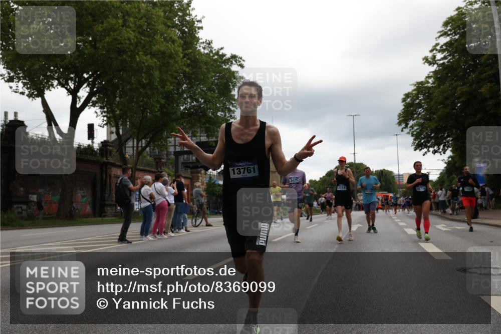 29.06.2025 - hella hamburg halbmarathon Yannick Fuchs http://msf.ph/oto/8369099 29.06.2025 10:53:30 20KM 2348, 2780, 3114, 3279, 3425, 4238, 4796, 4986, 5885, 6087, 6220, 6438, 7031, 7287, 8030, 8326, 8481, 8807, 9985, 10488, 10587, 10896, 11018, 11114, 11757, 11935, 11938, 12206, 12261, 12564, 12736, 12779, 12862, 13583, 13706, 13761, 14567, 14732, 14902, 14928, 14965, 15232, 15284, 15785, 15914, 16227, 16530, 16754, 16910, 16915, 16980, 17176, 17304, 17503, 17630, 18467, 18485, 18716, 18855, 19015, 19160 meine-sportfotos.de