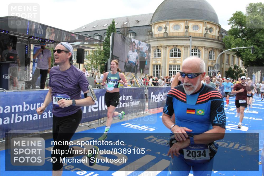 29.06.2025 - hella hamburg halbmarathon Michael Strokosch http://msf.ph/oto/8369105 29.06.2025 10:57:54 Ziel 1972, 2034, 2806, 2883, 5391, 7138, 7269, 9820, 10599, 10703, 11394, 12440, 12523, 13376, 14737, 15349, 16517, 17543, 18492, 18727 meine-sportfotos.de