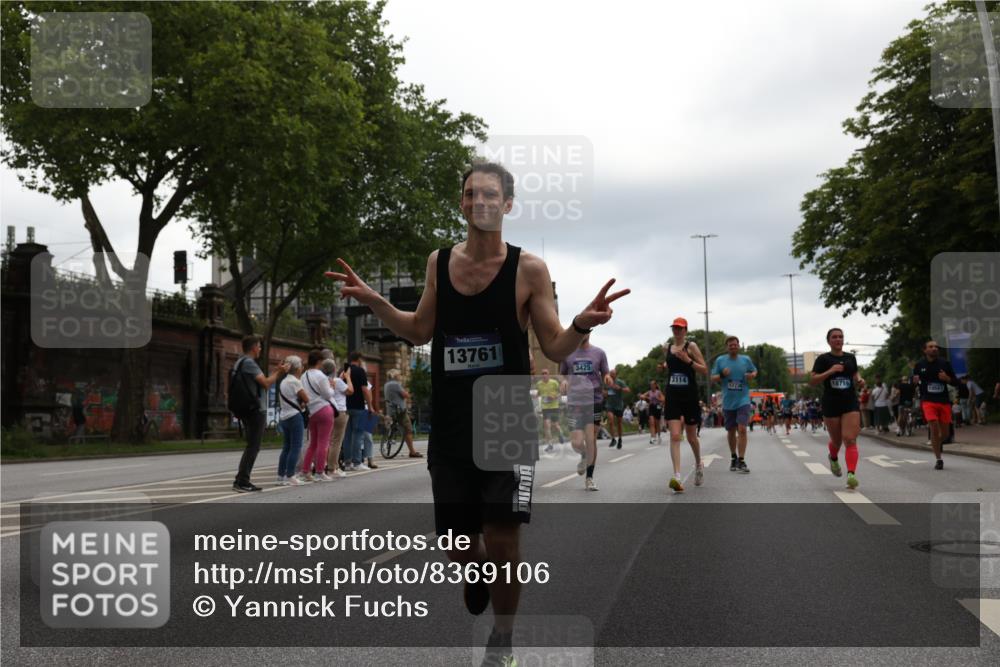 29.06.2025 - hella hamburg halbmarathon Yannick Fuchs http://msf.ph/oto/8369106 29.06.2025 10:53:30 20KM 2348, 2780, 3114, 3279, 3425, 4238, 4796, 4986, 5885, 6087, 6220, 6438, 7031, 7287, 8030, 8326, 8481, 8807, 9985, 10488, 10587, 10896, 11018, 11114, 11757, 11935, 11938, 12206, 12261, 12564, 12736, 12779, 12862, 13583, 13706, 13761, 14567, 14732, 14902, 14928, 14965, 15232, 15284, 15785, 15914, 16227, 16530, 16754, 16910, 16915, 16980, 17176, 17304, 17503, 17630, 18467, 18485, 18716, 18855, 19015, 19160 meine-sportfotos.de