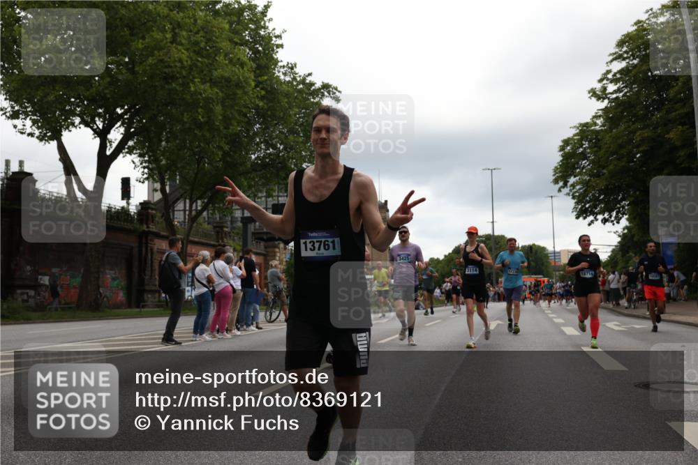 29.06.2025 - hella hamburg halbmarathon Yannick Fuchs http://msf.ph/oto/8369121 29.06.2025 10:53:30 20KM 2348, 2780, 3114, 3279, 3425, 4238, 4796, 4986, 5885, 6087, 6220, 6438, 7031, 7287, 8030, 8326, 8481, 8807, 9985, 10488, 10587, 10896, 11018, 11114, 11757, 11935, 11938, 12206, 12261, 12564, 12736, 12779, 12862, 13583, 13706, 13761, 14567, 14732, 14902, 14928, 14965, 15232, 15284, 15785, 15914, 16227, 16530, 16754, 16910, 16915, 16980, 17176, 17304, 17503, 17630, 18467, 18485, 18716, 18855, 19015, 19160 meine-sportfotos.de
