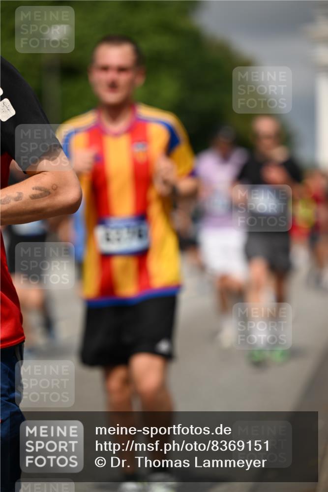 29.06.2025 - hella hamburg halbmarathon Dr. Thomas Lammeyer http://msf.ph/oto/8369151 29.06.2025 10:19:38 Kennedybrücke 1440, 1890, 2110, 2140, 2494, 2720, 2989, 3167, 3417, 4007, 4466, 5069, 5423, 6287, 6376, 6576, 7897, 7941, 7942, 8885, 9113, 9192, 9556, 9657, 9847, 10108, 10608, 10775, 10963 meine-sportfotos.de