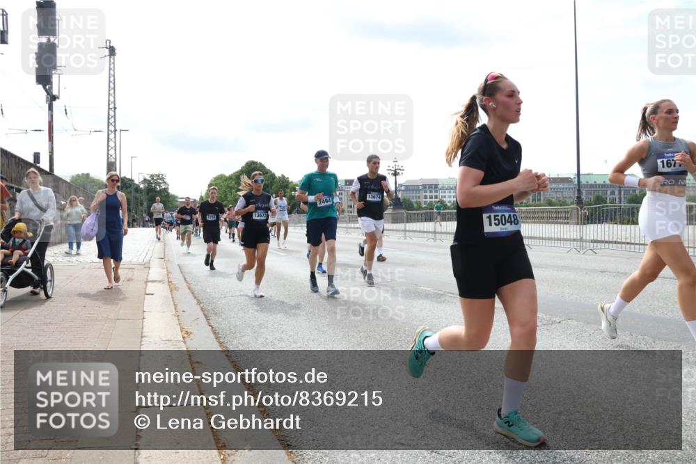 29.06.2025 - hella hamburg halbmarathon Lena Gebhardt http://msf.ph/oto/8369215 29.06.2025 10:14:44 Lombardsbrücke 13674, 2494, 8755, 13673, 15048, 167, 1071, 1379, 1406, 1575, 1728, 2046, 2140, 2494, 2601, 2690, 2990, 3020, 3025, 3154, 3454, 3507, 3509, 3691, 3756, 3834, 3844, 3939, 4641, 5191, 5608, 5670, 5800, 5981, 6028, 6083, 6089, 6181, 6248, 6366, 6935, 7195, 7209, 7439, 7802, 7840, 7991, 8055, 8147, 8239, 8275, 8409, 8522, 8563, 8755, 8854, 8892, 9113, 9173, 9556, 9663, 9709, 9911, 10224, 10391, 10589, 10610, 10717, 10963, 12467, 13237, 14488, 16126 meine-sportfotos.de