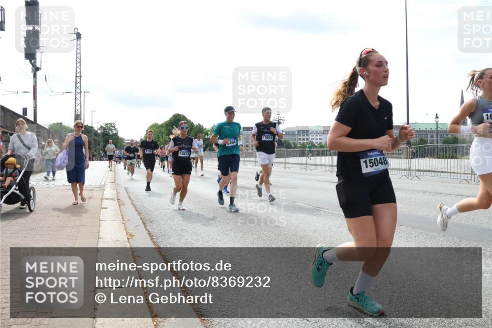 29.06.2025 - hella hamburg halbmarathon Lena Gebhardt http://msf.ph/oto/8369232 29.06.2025 10:14:44 Lombardsbrücke 8755, 13673, 2494, 13674, 16, 15048, 1071, 1379, 1406, 1575, 1728, 2046, 2140, 2494, 2601, 2690, 2990, 3020, 3025, 3154, 3454, 3507, 3509, 3691, 3756, 3834, 3844, 3939, 4641, 5191, 5608, 5670, 5800, 5981, 6028, 6083, 6089, 6181, 6248, 6366, 6935, 7195, 7209, 7439, 7802, 7840, 7991, 8055, 8147, 8239, 8275, 8409, 8522, 8563, 8755, 8854, 8892, 9113, 9173, 9556, 9663, 9709, 9911, 10224, 10391, 10589, 10610, 10717, 10963, 12467, 13237, 14488, 16126 meine-sportfotos.de
