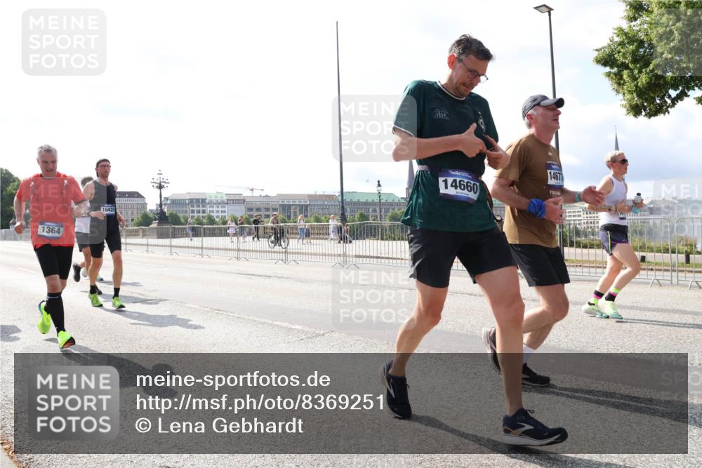 29.06.2025 - hella hamburg halbmarathon Lena Gebhardt http://msf.ph/oto/8369251 29.06.2025 10:02:05 Lombardsbrücke 1364, 16420, 14660, 14677, 1184, 1329, 1364, 1432, 1453, 1464, 1653, 1729, 1881, 1940, 2142, 2322, 2323, 2806, 2957, 3039, 3169, 4286, 4328, 4663, 4985, 5602, 5603, 5742, 5763, 6166, 6295, 6322, 6327, 6438, 6595, 7031, 7189, 7223, 7243, 8578, 8926, 9020, 9021, 9156, 9230, 9353, 9741, 9928, 10177, 10866, 10882, 10915, 11554, 11871, 11938, 12315, 12316, 12491, 14471, 14660, 14677, 16420 meine-sportfotos.de