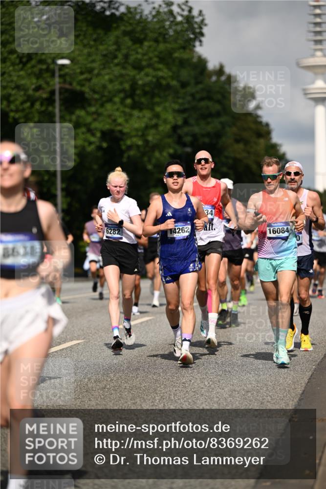 29.06.2025 - hella hamburg halbmarathon Dr. Thomas Lammeyer http://msf.ph/oto/8369262 29.06.2025 09:57:21 Kennedybrücke 1466, 2270, 2516, 2890, 2937, 3004, 3186, 3414, 3852, 4140, 4235, 4247, 4310, 4949, 5115, 5362, 5460, 5528, 5532, 5650, 6071, 6203, 6282, 6375, 6388, 6460, 6575, 6903, 7167, 7385, 7448, 7480, 7734, 8023, 9030, 9043, 9126, 9200, 9303, 9305, 9633, 9723, 9965, 10792, 11077, 11283 meine-sportfotos.de