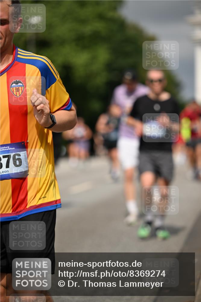 29.06.2025 - hella hamburg halbmarathon Dr. Thomas Lammeyer http://msf.ph/oto/8369274 29.06.2025 10:19:39 Kennedybrücke 1440, 1890, 2110, 2140, 2494, 2720, 2989, 3167, 3417, 4007, 4466, 5069, 5423, 6376, 6576, 7897, 7941, 7942, 8885, 9113, 9192, 9556, 9657, 9847, 10108, 10608, 10963 meine-sportfotos.de