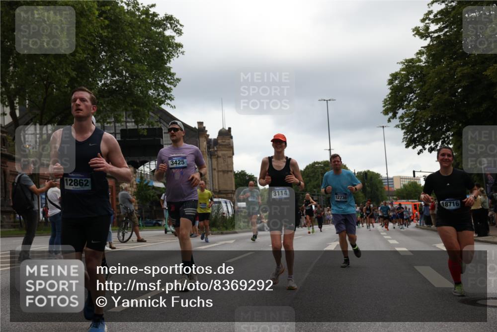 29.06.2025 - hella hamburg halbmarathon Yannick Fuchs http://msf.ph/oto/8369292 29.06.2025 10:53:31 20KM 2348, 2780, 3114, 3279, 3425, 4238, 4796, 4986, 5885, 6087, 6220, 6438, 7031, 7287, 8030, 8326, 8481, 8807, 9985, 10488, 10587, 10896, 11018, 11114, 11158, 11159, 11250, 11757, 11935, 11938, 12206, 12261, 12564, 12736, 12779, 12862, 13583, 13706, 13761, 14567, 14732, 14902, 14928, 14965, 15785, 15914, 16227, 16530, 16754, 16910, 16915, 16980, 17176, 17304, 17503, 17630, 18467, 18485, 18716, 18855, 19015, 19160 meine-sportfotos.de