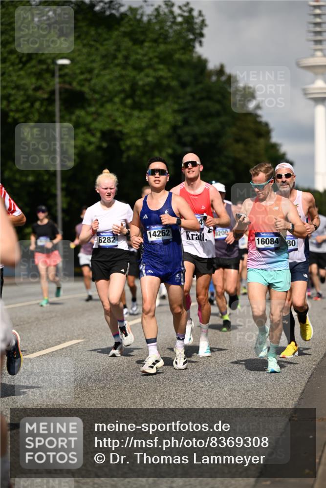29.06.2025 - hella hamburg halbmarathon Dr. Thomas Lammeyer http://msf.ph/oto/8369308 29.06.2025 09:57:22 Kennedybrücke 1466, 2270, 2516, 2890, 2937, 3004, 3186, 3414, 3852, 4140, 4235, 4247, 4949, 5115, 5362, 5460, 5528, 5532, 5650, 6071, 6203, 6282, 6388, 6460, 6575, 6903, 7167, 7385, 7448, 7480, 7734, 8023, 9030, 9043, 9126, 9200, 9303, 9305, 9633, 9723, 9965, 10792, 11077, 11283 meine-sportfotos.de