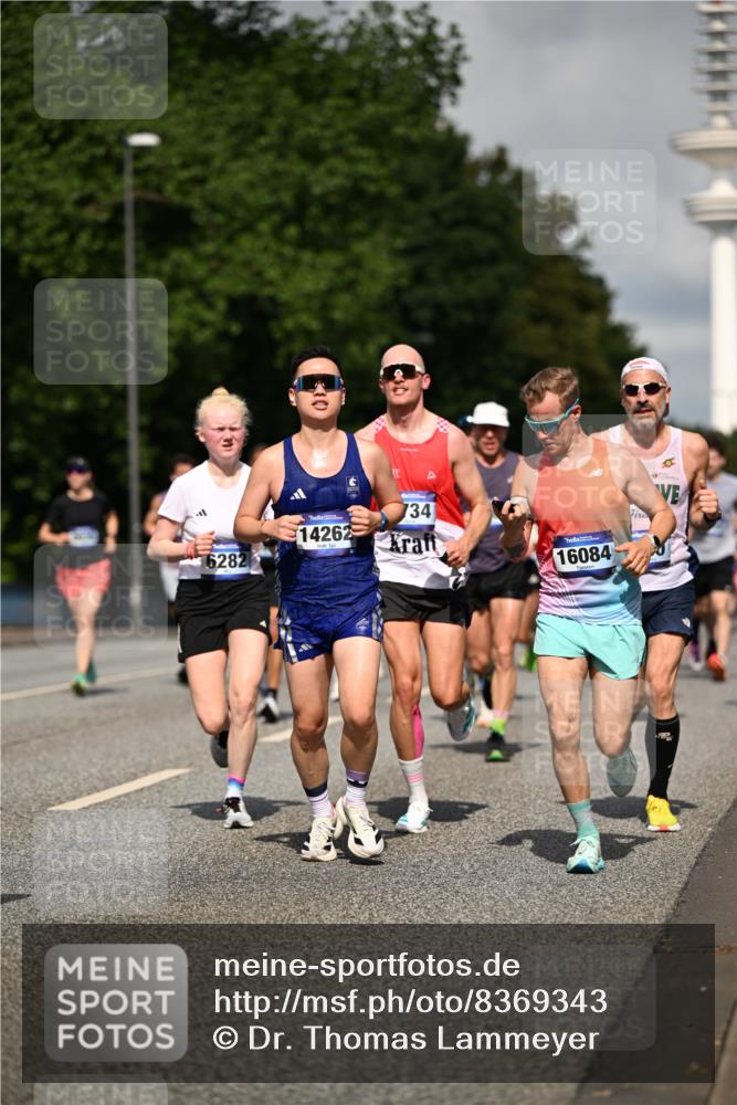 29.06.2025 - hella hamburg halbmarathon Dr. Thomas Lammeyer http://msf.ph/oto/8369343 29.06.2025 09:57:22 Kennedybrücke 1466, 2270, 2516, 2890, 2937, 3004, 3186, 3414, 3852, 4140, 4235, 4247, 4949, 5115, 5362, 5460, 5528, 5532, 5650, 6071, 6203, 6282, 6388, 6460, 6575, 6903, 7167, 7385, 7448, 7480, 7734, 8023, 9030, 9043, 9126, 9200, 9303, 9305, 9633, 9723, 9965, 10792, 11077, 11283 meine-sportfotos.de