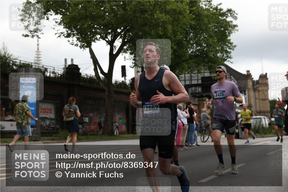 29.06.2025 - hella hamburg halbmarathon Yannick Fuchs http://msf.ph/oto/8369347 29.06.2025 10:53:31 20KM 2348, 2780, 3114, 3279, 3425, 4238, 4796, 4986, 5885, 6087, 6220, 6438, 7031, 7287, 8030, 8326, 8481, 8807, 9985, 10488, 10587, 10896, 11018, 11114, 11158, 11159, 11250, 11757, 11935, 11938, 12206, 12261, 12564, 12736, 12779, 12862, 13583, 13706, 13761, 14567, 14732, 14902, 14928, 14965, 15785, 15914, 16227, 16530, 16754, 16910, 16915, 16980, 17176, 17304, 17503, 17630, 18467, 18485, 18716, 18855, 19015, 19160 meine-sportfotos.de
