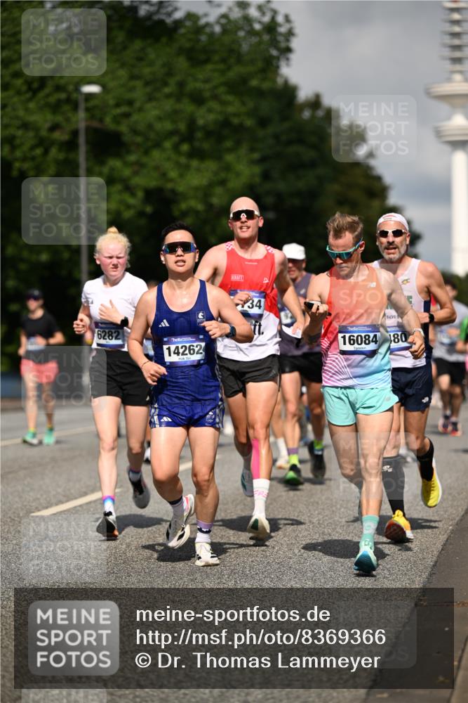 29.06.2025 - hella hamburg halbmarathon Dr. Thomas Lammeyer http://msf.ph/oto/8369366 29.06.2025 09:57:22 Kennedybrücke 1466, 2270, 2516, 2890, 2937, 3004, 3186, 3414, 3852, 4140, 4235, 4247, 4949, 5115, 5362, 5460, 5528, 5532, 5650, 6071, 6203, 6282, 6388, 6460, 6575, 6903, 7167, 7385, 7448, 7480, 7734, 8023, 9030, 9043, 9126, 9200, 9303, 9305, 9633, 9723, 9965, 10792, 11077, 11283 meine-sportfotos.de