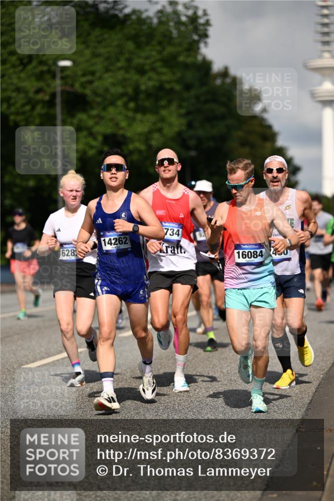 29.06.2025 - hella hamburg halbmarathon Dr. Thomas Lammeyer http://msf.ph/oto/8369372 29.06.2025 09:57:22 Kennedybrücke 1466, 2270, 2516, 2890, 2937, 3004, 3186, 3414, 3852, 4140, 4235, 4247, 4949, 5115, 5362, 5460, 5528, 5532, 5650, 6071, 6203, 6282, 6388, 6460, 6575, 6903, 7167, 7385, 7448, 7480, 7734, 8023, 9030, 9043, 9126, 9200, 9303, 9305, 9633, 9723, 9965, 10792, 11077, 11283 meine-sportfotos.de