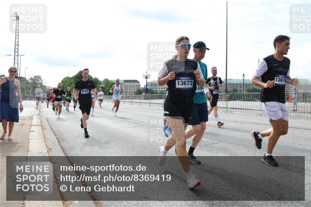 29.06.2025 - hella hamburg halbmarathon Lena Gebhardt http://msf.ph/oto/8369419 29.06.2025 10:14:46 Lombardsbrücke 13212, 8755, 13673, 2494, 17296, 13674, 1071, 1379, 1406, 1575, 1728, 2046, 2140, 2494, 2601, 2690, 2990, 3020, 3025, 3154, 3454, 3507, 3509, 3691, 3756, 3834, 3844, 4641, 5191, 5608, 5670, 5800, 5981, 6028, 6083, 6089, 6181, 6248, 6366, 6935, 7195, 7209, 7439, 7802, 7840, 8055, 8147, 8239, 8275, 8522, 8563, 8755, 8854, 8892, 9113, 9173, 9556, 9663, 9709, 9911, 10224, 10391, 10589, 10610, 10717, 10963, 11271, 12467, 13237, 14488, 16126 meine-sportfotos.de