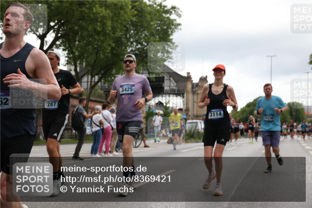 29.06.2025 - hella hamburg halbmarathon Yannick Fuchs http://msf.ph/oto/8369421 29.06.2025 10:53:32 20KM 2348, 2780, 3114, 3279, 3425, 4238, 4379, 4796, 4986, 5885, 6087, 6220, 6438, 7287, 7824, 8030, 8326, 8481, 8807, 9985, 10488, 10587, 10896, 11018, 11114, 11158, 11159, 11250, 11757, 11935, 11938, 12206, 12261, 12564, 12736, 12779, 12862, 13706, 13761, 14567, 14732, 14902, 14928, 14965, 15785, 15914, 16227, 16530, 16754, 16910, 16915, 16980, 17176, 17304, 17503, 18467, 18485, 18716, 18855, 19015, 19160 meine-sportfotos.de