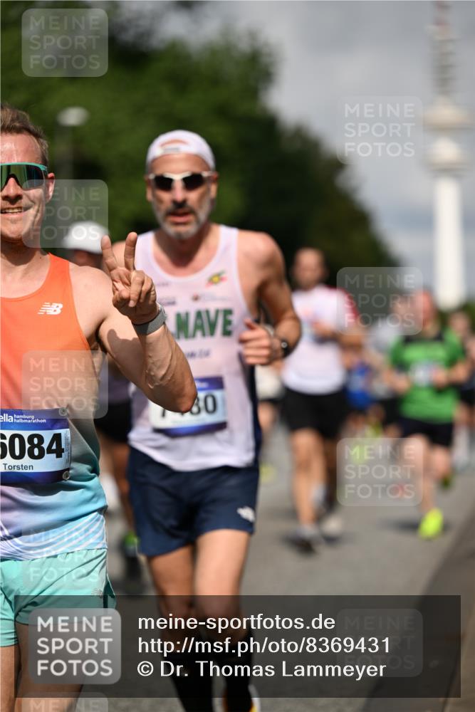 29.06.2025 - hella hamburg halbmarathon Dr. Thomas Lammeyer http://msf.ph/oto/8369431 29.06.2025 09:57:24 Kennedybrücke 1466, 1902, 2270, 2516, 2890, 2937, 3004, 3186, 3414, 3852, 4140, 4235, 4247, 4949, 5115, 5362, 5460, 5528, 5532, 5650, 6071, 6282, 6388, 6575, 6903, 7167, 7385, 7448, 7480, 7734, 8023, 9030, 9043, 9126, 9200, 9633, 9723, 9965, 10792, 11077, 11283 meine-sportfotos.de