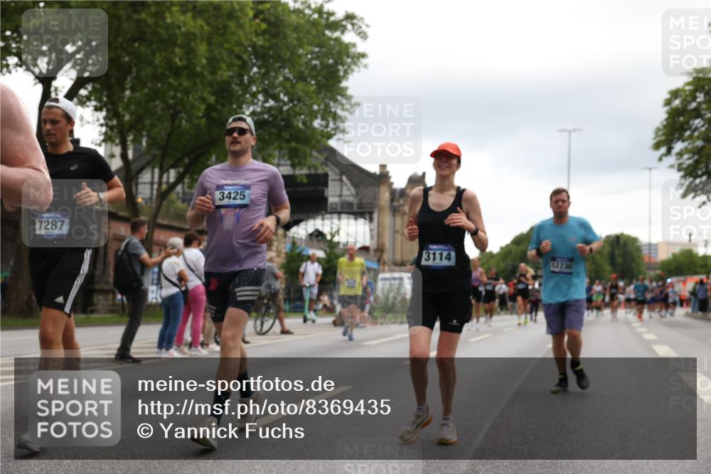 29.06.2025 - hella hamburg halbmarathon Yannick Fuchs http://msf.ph/oto/8369435 29.06.2025 10:53:32 20KM 2348, 2780, 3114, 3279, 3425, 4238, 4379, 4796, 4986, 5885, 6087, 6220, 6438, 7287, 7824, 8030, 8326, 8481, 8807, 9985, 10488, 10587, 10896, 11018, 11114, 11158, 11159, 11250, 11757, 11935, 11938, 12206, 12261, 12564, 12736, 12779, 12862, 13706, 13761, 14567, 14732, 14902, 14928, 14965, 15785, 15914, 16227, 16530, 16754, 16910, 16915, 16980, 17176, 17304, 17503, 18467, 18485, 18716, 18855, 19015, 19160 meine-sportfotos.de