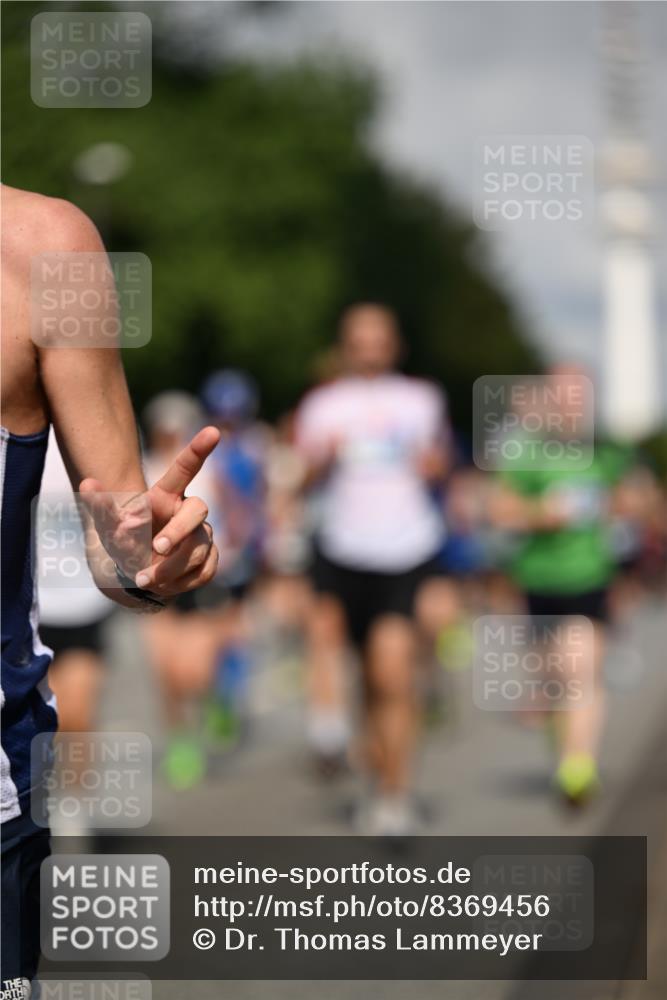 29.06.2025 - hella hamburg halbmarathon Dr. Thomas Lammeyer http://msf.ph/oto/8369456 29.06.2025 09:57:25 Kennedybrücke 1466, 1902, 2270, 2516, 2890, 2937, 3004, 3186, 3414, 3852, 4140, 4235, 4247, 4949, 5115, 5362, 5460, 5528, 5532, 5650, 6071, 6282, 6388, 6575, 6903, 7167, 7385, 7448, 7480, 7734, 8023, 8269, 9030, 9043, 9126, 9200, 9633, 9723, 9965, 10792, 11077, 11283 meine-sportfotos.de