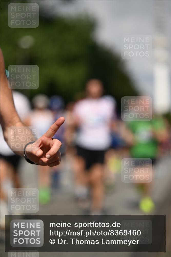 29.06.2025 - hella hamburg halbmarathon Dr. Thomas Lammeyer http://msf.ph/oto/8369460 29.06.2025 09:57:26 Kennedybrücke 1466, 1902, 2270, 2516, 2890, 2937, 3004, 3186, 3414, 3852, 4140, 4235, 4247, 4949, 5115, 5362, 5460, 5528, 5532, 5650, 6071, 6282, 6388, 6575, 6903, 7167, 7385, 7480, 7734, 8023, 8269, 9030, 9043, 9126, 9200, 9633, 9723, 9965, 10792, 11077, 11283 meine-sportfotos.de