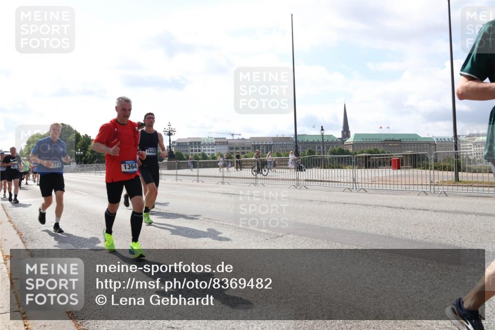 29.06.2025 - hella hamburg halbmarathon Lena Gebhardt http://msf.ph/oto/8369482 29.06.2025 10:02:05 Lombardsbrücke 16614, 223, 1364, 16420, 1184, 1329, 1364, 1432, 1453, 1464, 1653, 1729, 1881, 1940, 2142, 2322, 2323, 2806, 2957, 3039, 3169, 4286, 4328, 4663, 4985, 5602, 5603, 5742, 5763, 6166, 6295, 6322, 6327, 6438, 6595, 7031, 7189, 7223, 7243, 8578, 8926, 9020, 9021, 9156, 9230, 9353, 9741, 9928, 10177, 10866, 10882, 10915, 11554, 11871, 11938, 12315, 12316, 12491, 14471, 14660, 14677, 16420 meine-sportfotos.de