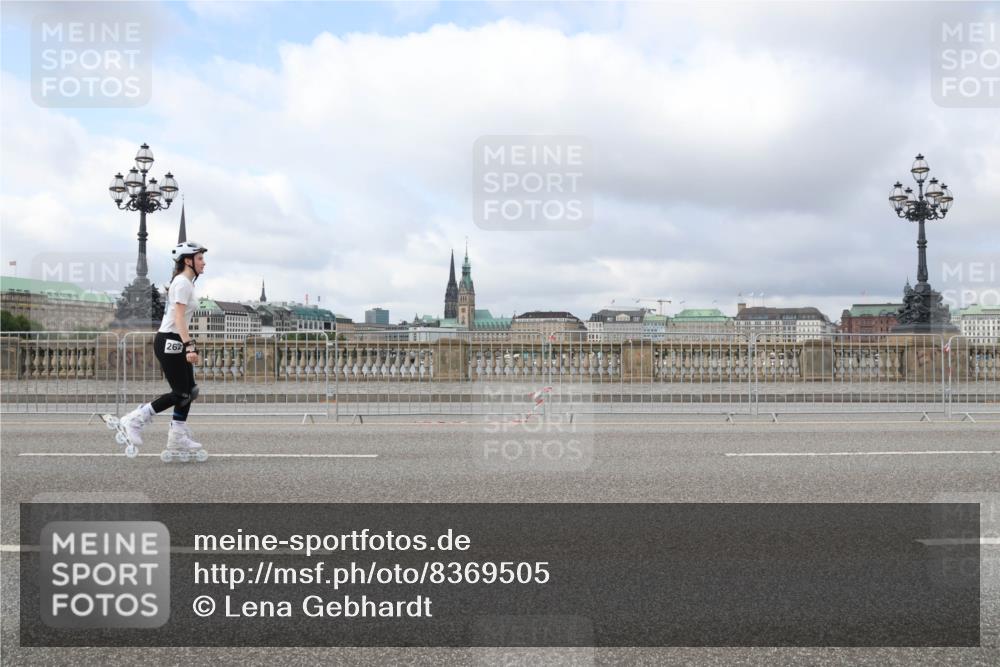 29.06.2025 - hella hamburg halbmarathon Lena Gebhardt http://msf.ph/oto/8369505 29.06.2025 09:11:01 Lombardsbrücke 262 meine-sportfotos.de