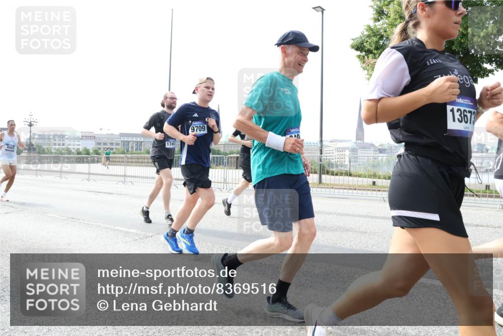 29.06.2025 - hella hamburg halbmarathon Lena Gebhardt http://msf.ph/oto/8369516 29.06.2025 10:14:46 Lombardsbrücke 8055, 1745, 9709, 7811, 13673, 1071, 1379, 1406, 1575, 1728, 2046, 2140, 2494, 2601, 2690, 2990, 3020, 3025, 3154, 3454, 3507, 3509, 3691, 3756, 3834, 3844, 4641, 5191, 5608, 5670, 5800, 5981, 6028, 6083, 6089, 6181, 6248, 6366, 6935, 7195, 7209, 7439, 7802, 7840, 8055, 8147, 8239, 8275, 8522, 8563, 8755, 8854, 8892, 9113, 9173, 9556, 9663, 9709, 9911, 10224, 10391, 10589, 10610, 10717, 10963, 11271, 12467, 13237, 14488, 16126 meine-sportfotos.de
