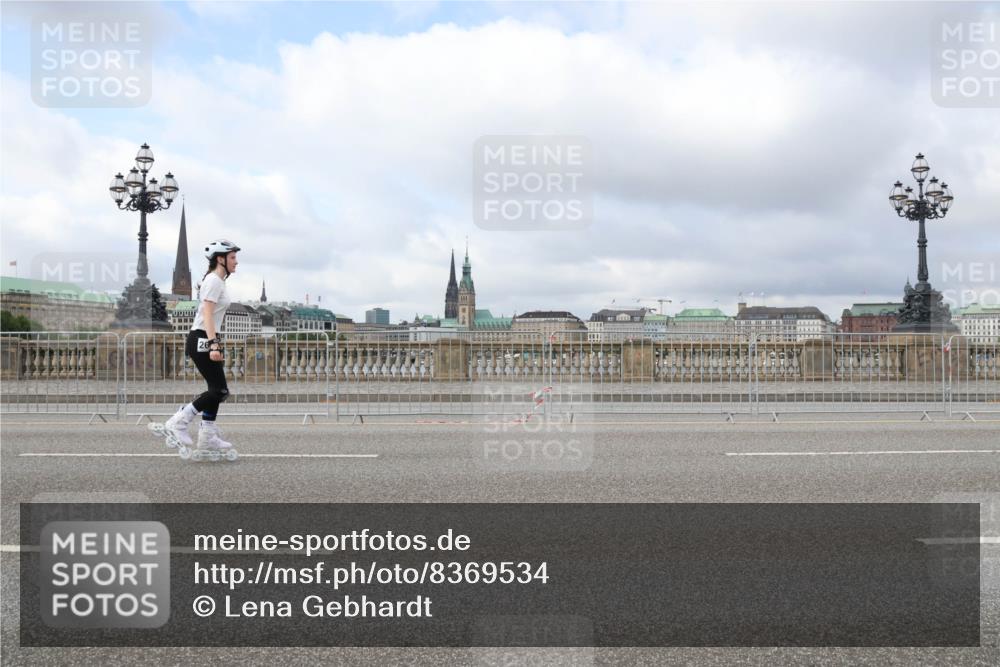29.06.2025 - hella hamburg halbmarathon Lena Gebhardt http://msf.ph/oto/8369534 29.06.2025 09:11:01 Lombardsbrücke  meine-sportfotos.de