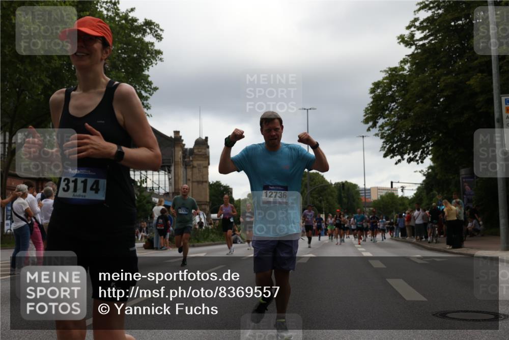 29.06.2025 - hella hamburg halbmarathon Yannick Fuchs http://msf.ph/oto/8369557 29.06.2025 10:53:33 20KM 2780, 3114, 3279, 3425, 4238, 4379, 4796, 4986, 5885, 6087, 6220, 6438, 7287, 7824, 8030, 8326, 8481, 8807, 9985, 10488, 10587, 10896, 11018, 11114, 11158, 11159, 11250, 11757, 11935, 11938, 12206, 12261, 12406, 12564, 12736, 12779, 12862, 13706, 13761, 14567, 14732, 14902, 14928, 14965, 15785, 15914, 16227, 16530, 16754, 16915, 16980, 17176, 17304, 17503, 18467, 18485, 18716, 18855, 19015, 19160 meine-sportfotos.de