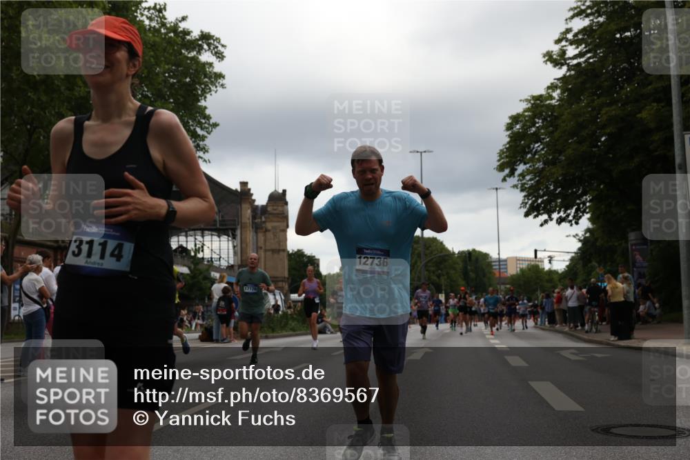 29.06.2025 - hella hamburg halbmarathon Yannick Fuchs http://msf.ph/oto/8369567 29.06.2025 10:53:33 20KM 2780, 3114, 3279, 3425, 4238, 4379, 4796, 4986, 5885, 6087, 6220, 6438, 7287, 7824, 8030, 8326, 8481, 8807, 9985, 10488, 10587, 10896, 11018, 11114, 11158, 11159, 11250, 11757, 11935, 11938, 12206, 12261, 12406, 12564, 12736, 12779, 12862, 13706, 13761, 14567, 14732, 14902, 14928, 14965, 15785, 15914, 16227, 16530, 16754, 16915, 16980, 17176, 17304, 17503, 18467, 18485, 18716, 18855, 19015, 19160 meine-sportfotos.de