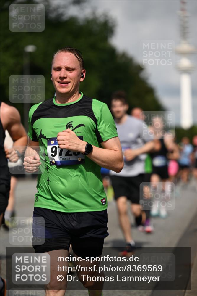 29.06.2025 - hella hamburg halbmarathon Dr. Thomas Lammeyer http://msf.ph/oto/8369569 29.06.2025 09:57:28 Kennedybrücke 1424, 1466, 1902, 2270, 2516, 2890, 2937, 3004, 3414, 3852, 4140, 4235, 4237, 4247, 4949, 5115, 5362, 5460, 5528, 5532, 5650, 6282, 6388, 6575, 6903, 7167, 7385, 7480, 7734, 8023, 8269, 8928, 9030, 9043, 9105, 9126, 9200, 9633, 9723, 9965, 10792, 11077, 11283 meine-sportfotos.de