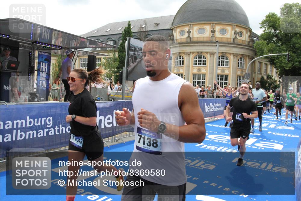 29.06.2025 - hella hamburg halbmarathon Michael Strokosch http://msf.ph/oto/8369580 29.06.2025 10:58:00 Ziel 1200, 2025, 2883, 3093, 3575, 4579, 6531, 7138, 7159, 7189, 8089, 9820, 11394, 12378, 13376, 13465, 14881, 15090, 15349, 15527, 17543, 18762 meine-sportfotos.de