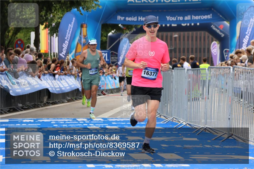 29.06.2025 - hella hamburg halbmarathon Strokosch-Dieckow http://msf.ph/oto/8369587 29.06.2025 10:27:52 Ziel 1122, 10106, 10485, 12189, 16377 meine-sportfotos.de