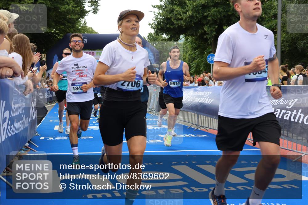 29.06.2025 - hella hamburg halbmarathon Strokosch-Dieckow http://msf.ph/oto/8369602 29.06.2025 10:49:41 Ziel 2504, 2706, 2937, 3060, 3543, 5894, 5978, 6115, 6125, 7332, 9038, 9463, 9551, 9619, 9649, 9723, 9924, 11679, 11975, 11977, 13159, 14794, 15392, 16843, 16877, 17001, 17282, 17753, 18058, 18451, 18926 meine-sportfotos.de