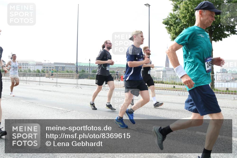 29.06.2025 - hella hamburg halbmarathon Lena Gebhardt http://msf.ph/oto/8369615 29.06.2025 10:14:47 Lombardsbrücke 8055, 174, 249, 1071, 1379, 1406, 1575, 1728, 2046, 2140, 2494, 2601, 2690, 2990, 3020, 3025, 3154, 3454, 3507, 3509, 3691, 3756, 3834, 3844, 4641, 5191, 5608, 5670, 5800, 5981, 6028, 6083, 6089, 6181, 6248, 6366, 6935, 7195, 7209, 7439, 7802, 7840, 8055, 8147, 8239, 8275, 8522, 8563, 8755, 8854, 8892, 9113, 9173, 9556, 9663, 9709, 9911, 10224, 10391, 10589, 10610, 10717, 10963, 11271, 11598, 12467, 13237, 14488, 16126 meine-sportfotos.de