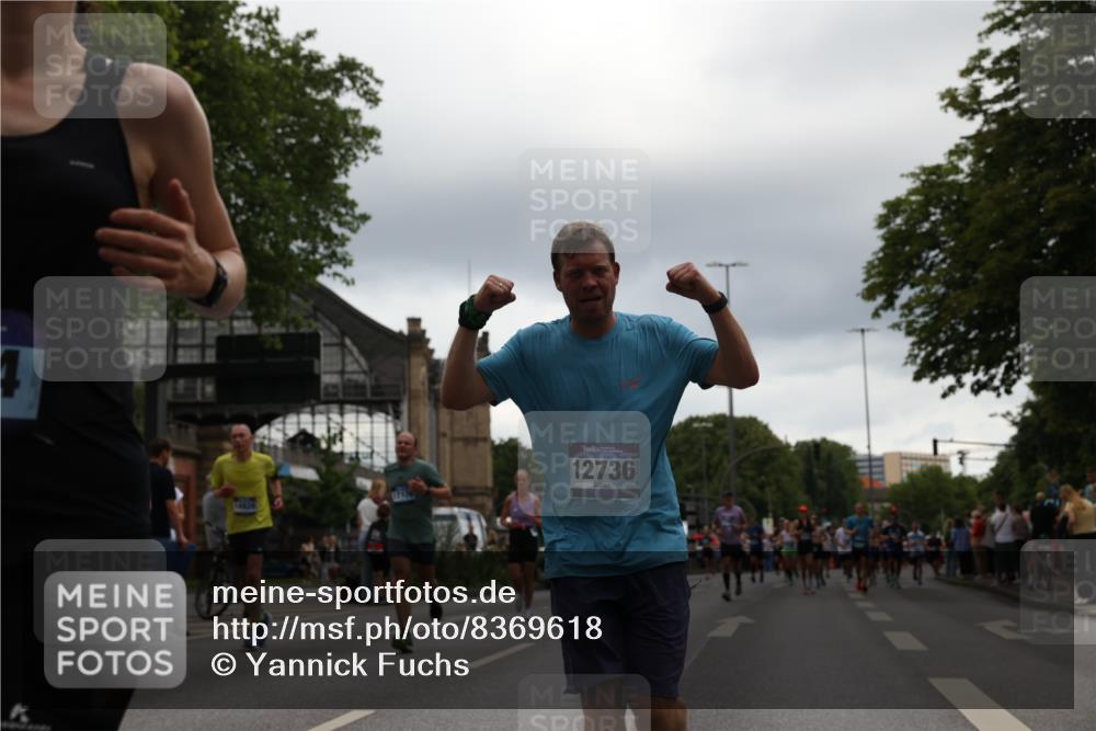 29.06.2025 - hella hamburg halbmarathon Yannick Fuchs http://msf.ph/oto/8369618 29.06.2025 10:53:33 20KM 2780, 3114, 3279, 3425, 4238, 4379, 4796, 4986, 5885, 6087, 6220, 6438, 7287, 7824, 8030, 8326, 8481, 8807, 9985, 10488, 10587, 10896, 11018, 11114, 11158, 11159, 11250, 11757, 11935, 11938, 12206, 12261, 12406, 12564, 12736, 12779, 12862, 13706, 13761, 14567, 14732, 14902, 14928, 14965, 15785, 15914, 16227, 16530, 16754, 16915, 16980, 17176, 17304, 17503, 18467, 18485, 18716, 18855, 19015, 19160 meine-sportfotos.de