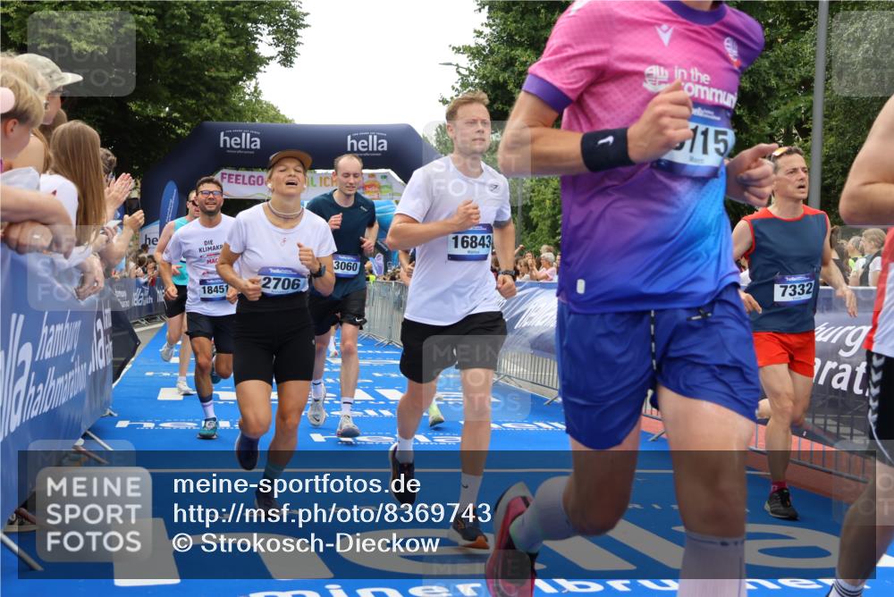 29.06.2025 - hella hamburg halbmarathon Strokosch-Dieckow http://msf.ph/oto/8369743 29.06.2025 10:49:41 Ziel 2504, 2706, 2937, 3060, 3543, 5894, 5978, 6115, 6125, 7332, 9038, 9463, 9551, 9619, 9649, 9723, 9924, 11679, 11975, 11977, 13159, 14794, 15392, 16843, 16877, 17001, 17282, 17753, 18058, 18451, 18926 meine-sportfotos.de