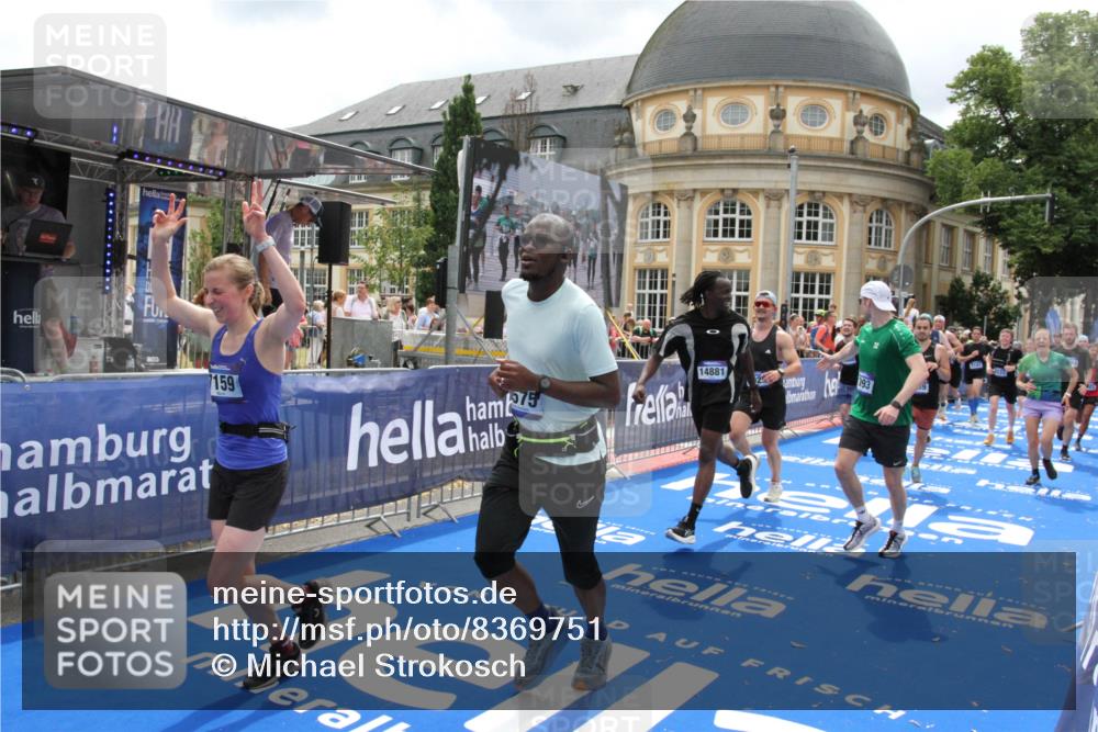 29.06.2025 - hella hamburg halbmarathon Michael Strokosch http://msf.ph/oto/8369751 29.06.2025 10:58:02 Ziel 1200, 2025, 3093, 3141, 3575, 4579, 6531, 7138, 7159, 7189, 8089, 10036, 11394, 11832, 12378, 12773, 13465, 14881, 15090, 15349, 15527, 18762 meine-sportfotos.de