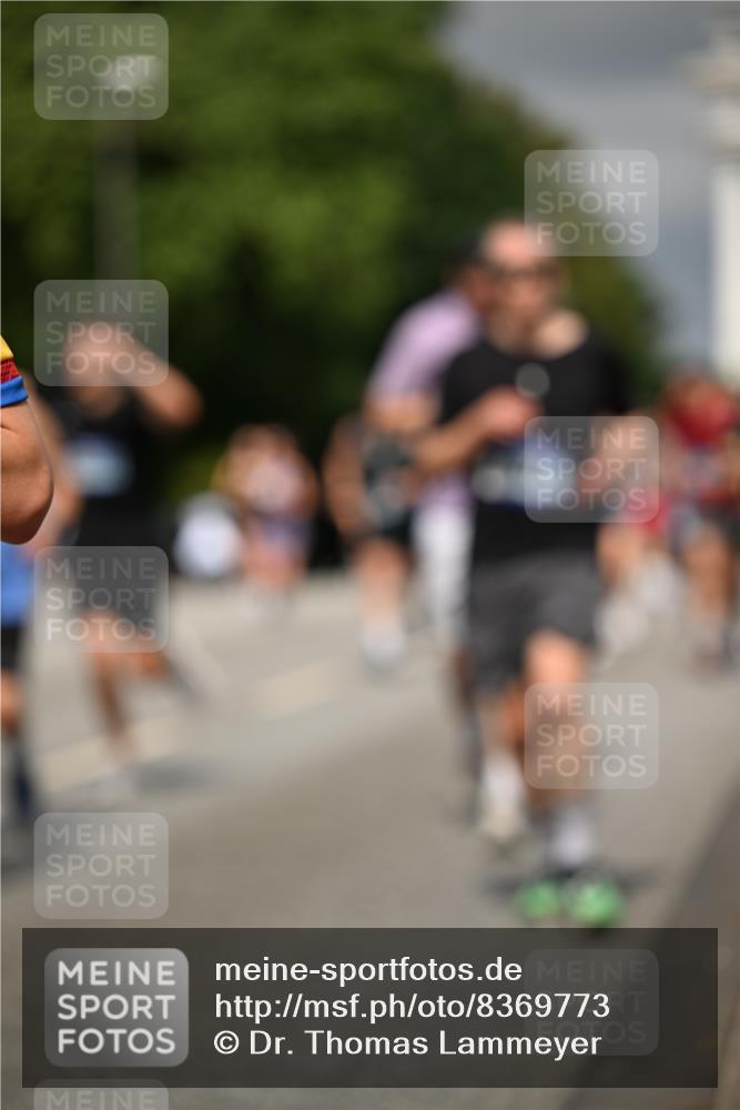 29.06.2025 - hella hamburg halbmarathon Dr. Thomas Lammeyer http://msf.ph/oto/8369773 29.06.2025 10:19:39 Kennedybrücke 1440, 1890, 2110, 2140, 2494, 2720, 2989, 3167, 3417, 4007, 4466, 5069, 5423, 6376, 6576, 7897, 7941, 7942, 8885, 9113, 9192, 9556, 9657, 9847, 10108, 10608, 10963 meine-sportfotos.de