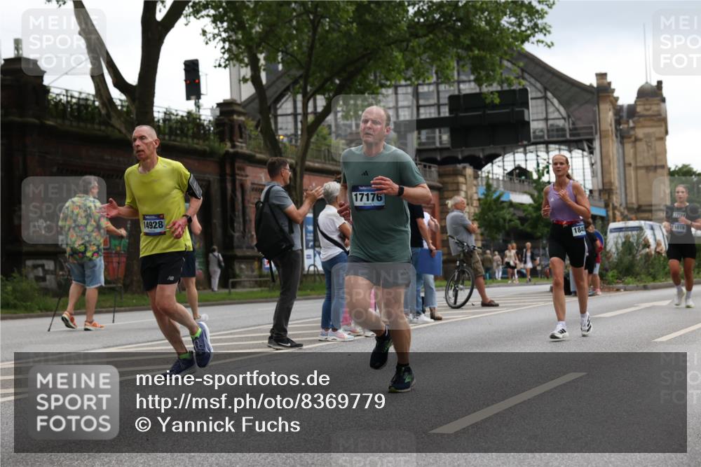 29.06.2025 - hella hamburg halbmarathon Yannick Fuchs http://msf.ph/oto/8369779 29.06.2025 10:53:35 20KM 2780, 3114, 3279, 3425, 4238, 4379, 4796, 4986, 5885, 6087, 6220, 6438, 7287, 7824, 8030, 8326, 8481, 8807, 9985, 10488, 10587, 10896, 11018, 11114, 11158, 11159, 11250, 11757, 11935, 12206, 12261, 12406, 12564, 12736, 12779, 12862, 13706, 13761, 14567, 14732, 14928, 14965, 15525, 15785, 15914, 16227, 16530, 16754, 16915, 16980, 17176, 17304, 17860, 18377, 18467, 18485, 18716, 18855 meine-sportfotos.de