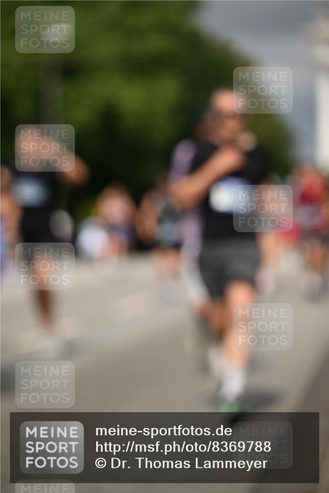 29.06.2025 - hella hamburg halbmarathon Dr. Thomas Lammeyer http://msf.ph/oto/8369788 29.06.2025 10:19:39 Kennedybrücke 1440, 1890, 2110, 2140, 2494, 2720, 2989, 3167, 3417, 4007, 4466, 5069, 5423, 6376, 6576, 7897, 7941, 7942, 8885, 9113, 9192, 9556, 9657, 9847, 10108, 10608, 10963 meine-sportfotos.de