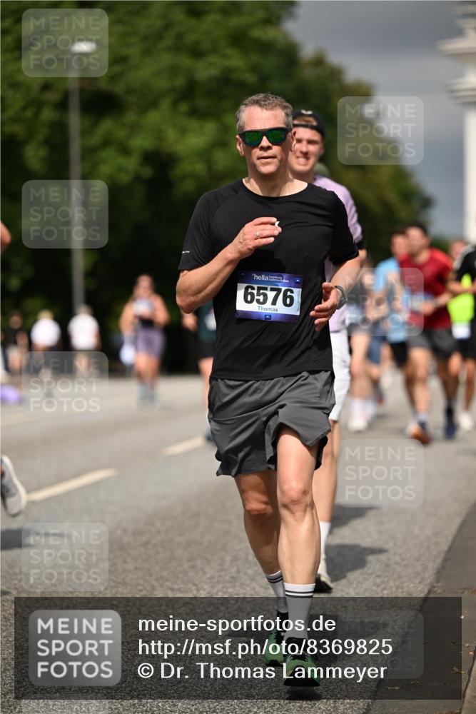 29.06.2025 - hella hamburg halbmarathon Dr. Thomas Lammeyer http://msf.ph/oto/8369825 29.06.2025 10:19:40 Kennedybrücke 1440, 1890, 2076, 2140, 2494, 2720, 2989, 3167, 3417, 4007, 4466, 5069, 5423, 6376, 6576, 7897, 7941, 7942, 8885, 9192, 9556, 9657, 9847, 10108, 10608, 10963 meine-sportfotos.de