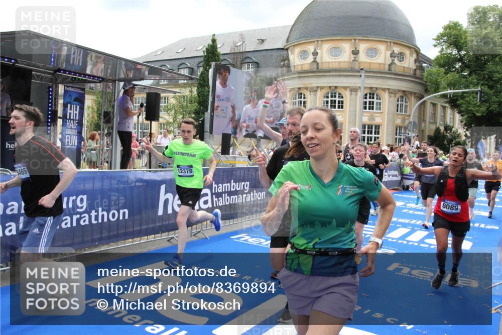 29.06.2025 - hella hamburg halbmarathon Michael Strokosch http://msf.ph/oto/8369894 29.06.2025 10:58:05 Ziel 1200, 1611, 2025, 3093, 3141, 4319, 4579, 6531, 6892, 7189, 8089, 10036, 10408, 11832, 12378, 12773, 13465, 13666, 15090, 15527, 18762 meine-sportfotos.de