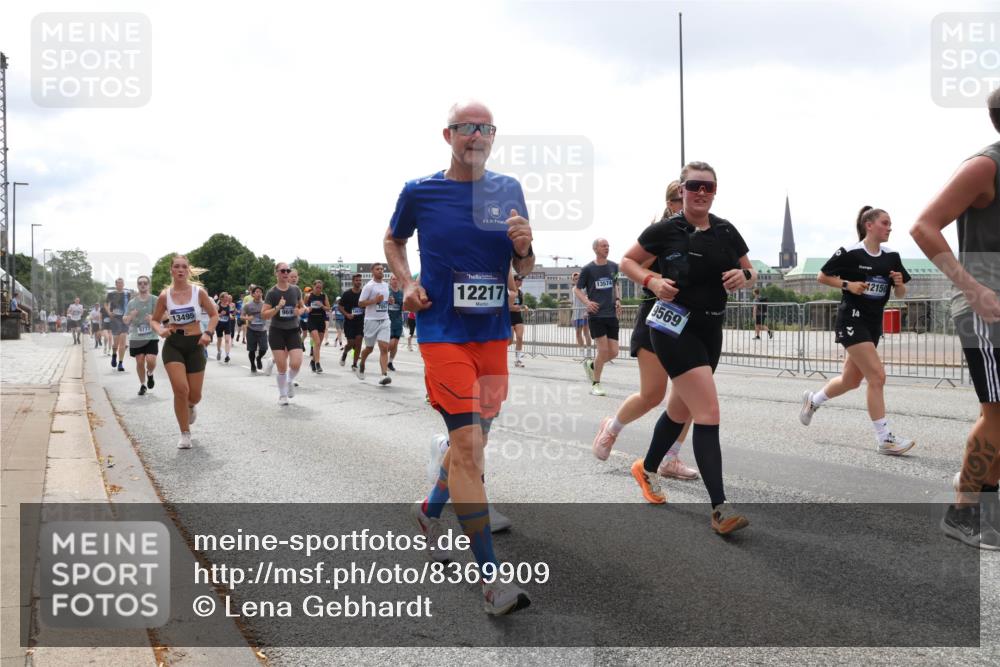 29.06.2025 - hella hamburg halbmarathon Lena Gebhardt http://msf.ph/oto/8369909 29.06.2025 10:39:40 Lombardsbrücke 9777, 13495, 1, 12217, 13574, 9569, 14, 12150, 1586, 1856, 1883, 1899, 2092, 2313, 2578, 2843, 2893, 2976, 3046, 3275, 3353, 3727, 3882, 3883, 3884, 4298, 4523, 4603, 4609, 4659, 4752, 4855, 4882, 5045, 5654, 5701, 6321, 6342, 6343, 6427, 6428, 6698, 6719, 6726, 6739, 6748, 7045, 7053, 7125, 7199, 7341, 7429, 7456, 7501, 7506, 7524, 7684, 8107, 8203, 8243, 8612, 8995, 9393, 9420, 9446, 9569, 9698, 9747, 9777, 10441, 10512, 10516 meine-sportfotos.de