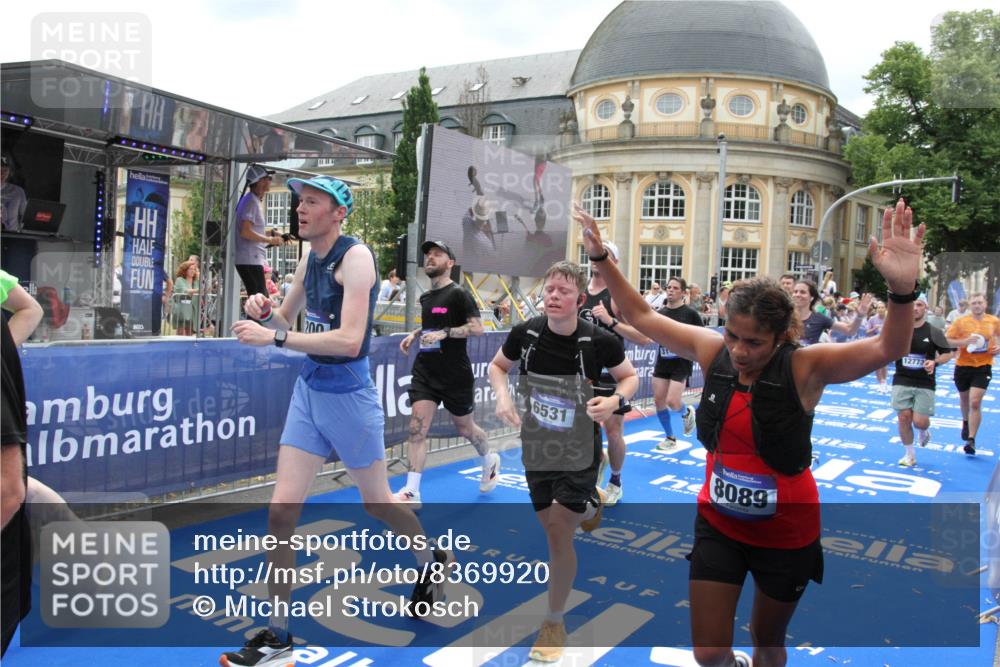 29.06.2025 - hella hamburg halbmarathon Michael Strokosch http://msf.ph/oto/8369920 29.06.2025 10:58:05 Ziel 1200, 1611, 2025, 3093, 3141, 4319, 4579, 6531, 6892, 7189, 8089, 10036, 10408, 11832, 12378, 12773, 13465, 13666, 15090, 15527, 18762 meine-sportfotos.de