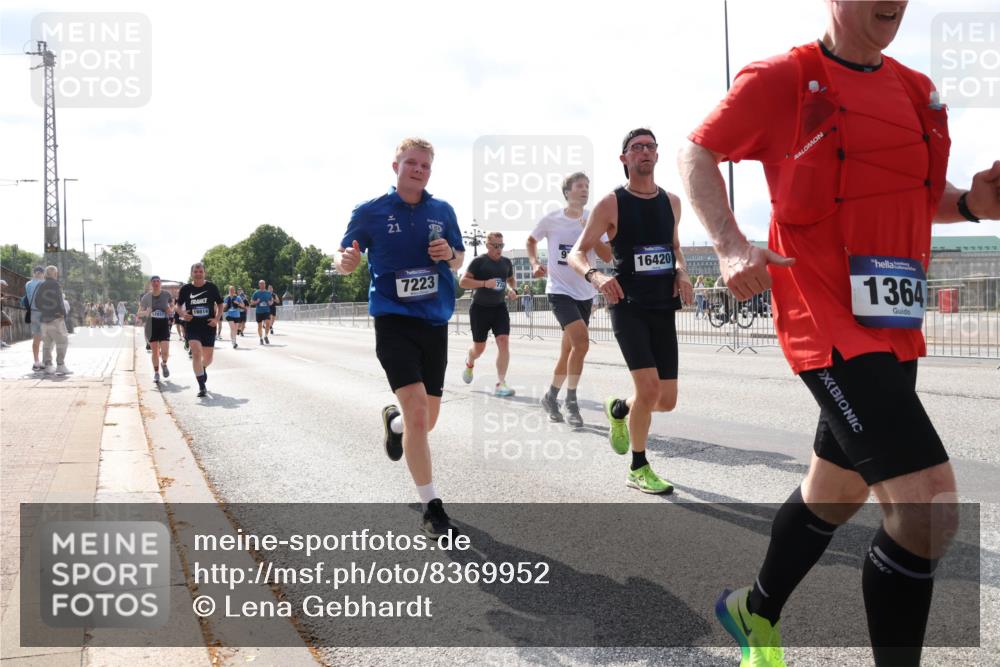 29.06.2025 - hella hamburg halbmarathon Lena Gebhardt http://msf.ph/oto/8369952 29.06.2025 10:02:06 Lombardsbrücke 12837, 16614, 21, 7223, 16420, 1364, 1184, 1254, 1364, 1432, 1453, 1464, 1653, 1729, 1881, 1940, 2142, 2322, 2323, 2806, 2957, 3039, 3169, 4286, 4328, 4985, 5602, 5603, 5742, 5763, 6166, 6295, 6322, 6327, 6438, 6595, 7031, 7189, 7223, 7243, 8578, 8926, 9020, 9021, 9156, 9230, 9353, 9741, 9928, 10177, 10866, 10882, 10915, 11554, 11871, 11938, 12315, 12316, 12491, 14471, 14660, 14677, 16420 meine-sportfotos.de
