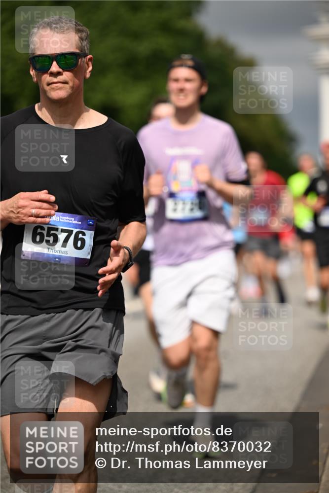 29.06.2025 - hella hamburg halbmarathon Dr. Thomas Lammeyer http://msf.ph/oto/8370032 29.06.2025 10:19:41 Kennedybrücke 1440, 2076, 2140, 2494, 2720, 2989, 3167, 3417, 4007, 4466, 5069, 5423, 6376, 6576, 7897, 7941, 7942, 8885, 9192, 9556, 9657, 9847, 10108, 10608, 10963 meine-sportfotos.de