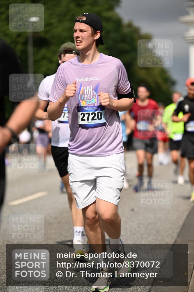 29.06.2025 - hella hamburg halbmarathon Dr. Thomas Lammeyer http://msf.ph/oto/8370072 29.06.2025 10:19:41 Kennedybrücke 1440, 2076, 2140, 2494, 2720, 2989, 3167, 3417, 4007, 4466, 5069, 5423, 6376, 6576, 7897, 7941, 7942, 8885, 9192, 9556, 9657, 9847, 10108, 10608, 10963 meine-sportfotos.de