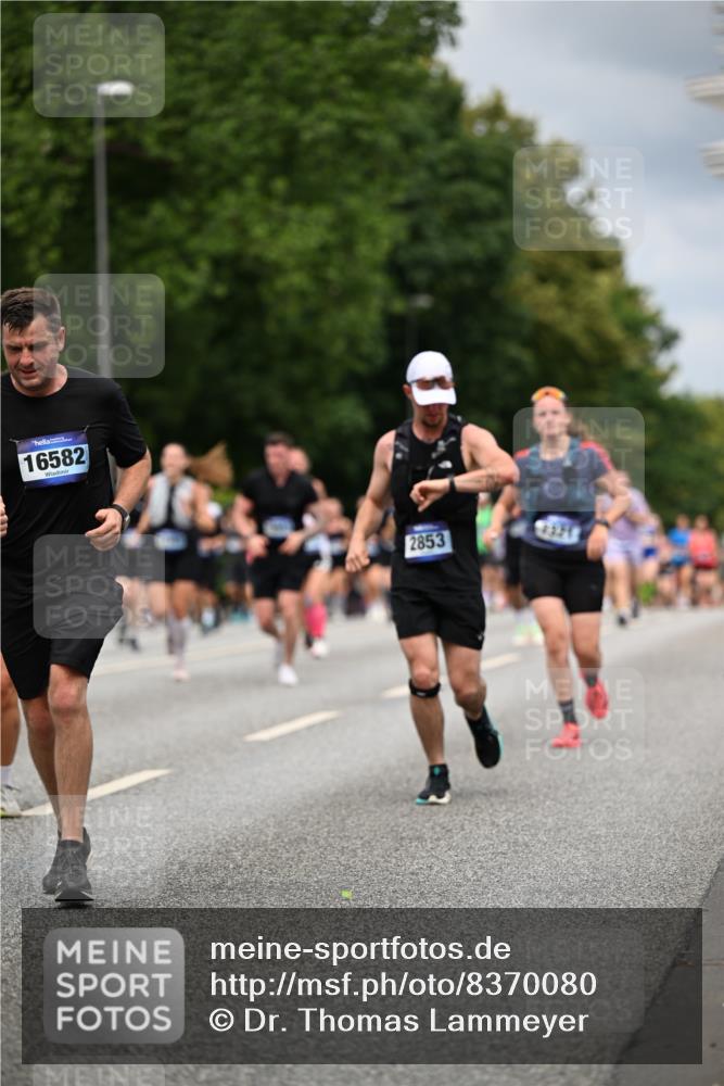 29.06.2025 - hella hamburg halbmarathon Dr. Thomas Lammeyer http://msf.ph/oto/8370080 29.06.2025 10:41:58 Kennedybrücke 1337, 1475, 1799, 1985, 2016, 2031, 2853, 4442, 4762, 5139, 5522, 5523, 6697, 6955, 7124, 7321, 7544, 7629, 8499, 8811, 8843, 8985, 9288, 9894, 10025, 10159, 10506, 10836 meine-sportfotos.de