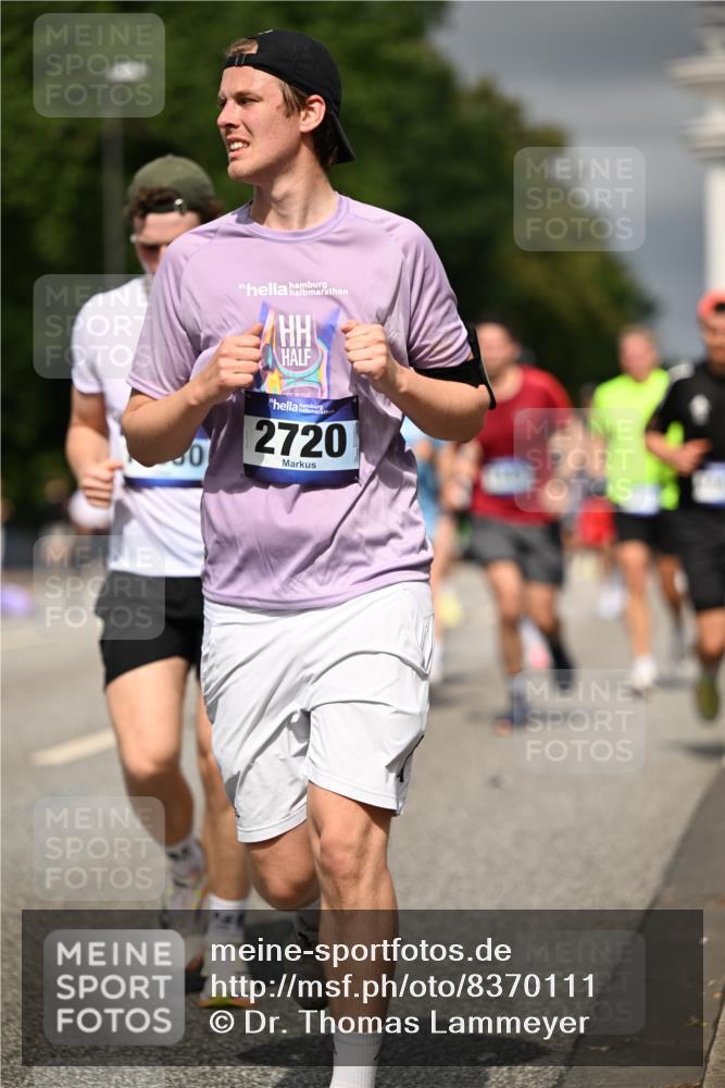 29.06.2025 - hella hamburg halbmarathon Dr. Thomas Lammeyer http://msf.ph/oto/8370111 29.06.2025 10:19:42 Kennedybrücke 1440, 2076, 2140, 2494, 2720, 2989, 3167, 3417, 4007, 4466, 5423, 6376, 6576, 7897, 7941, 7942, 8885, 9192, 9307, 9556, 9657, 9847, 10108, 10608, 10963, 11303 meine-sportfotos.de