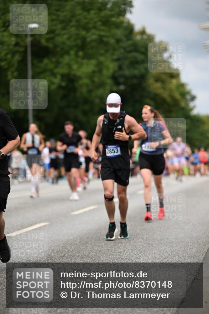 29.06.2025 - hella hamburg halbmarathon Dr. Thomas Lammeyer http://msf.ph/oto/8370148 29.06.2025 10:41:58 Kennedybrücke 1337, 1475, 1799, 1985, 2016, 2031, 2853, 4442, 4762, 5139, 5522, 5523, 6697, 6955, 7124, 7321, 7544, 7629, 8499, 8811, 8843, 8985, 9288, 9894, 10025, 10159, 10506, 10836 meine-sportfotos.de